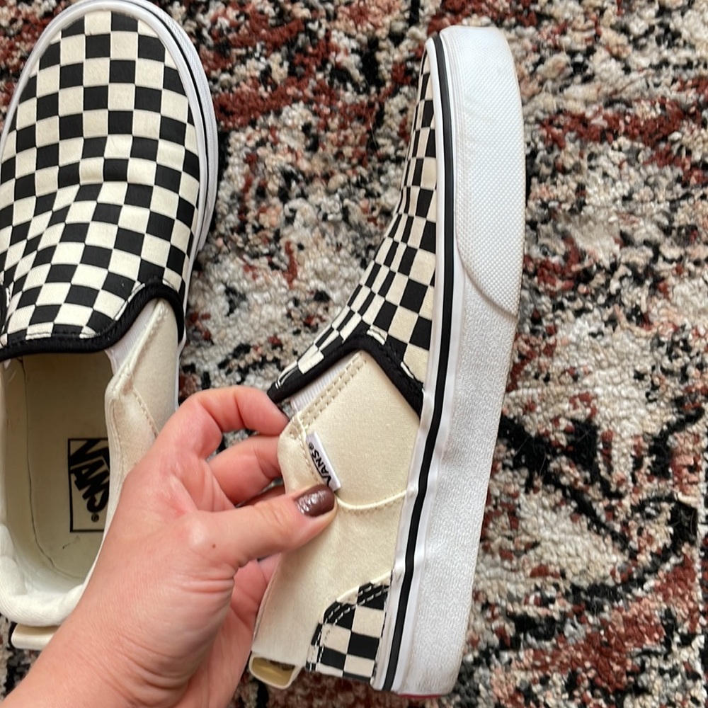 Vans - Picture 3 of 11